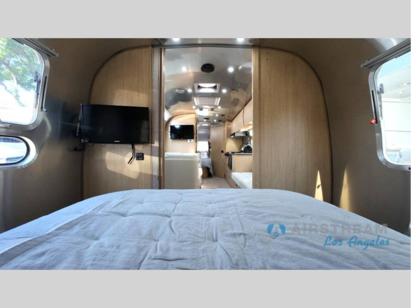 A photo of this 2018 Airstream Flying Cloud 30FB Bunk