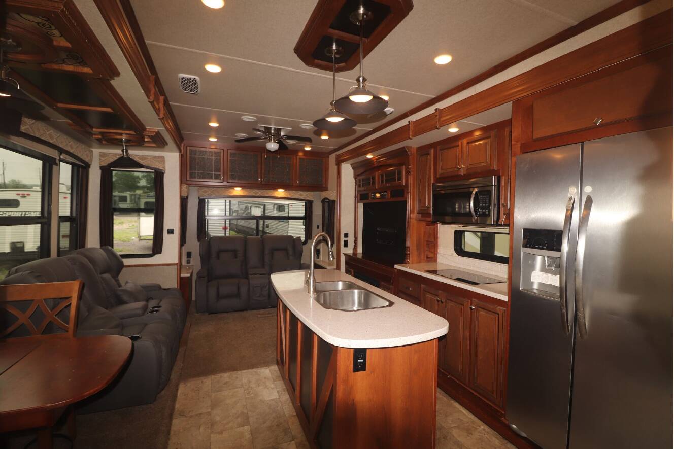 A photo of this 2018 Heartland BIGHORN 3575EL