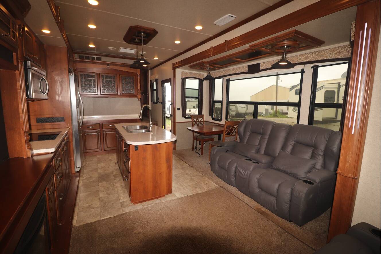A photo of this 2018 Heartland BIGHORN 3575EL