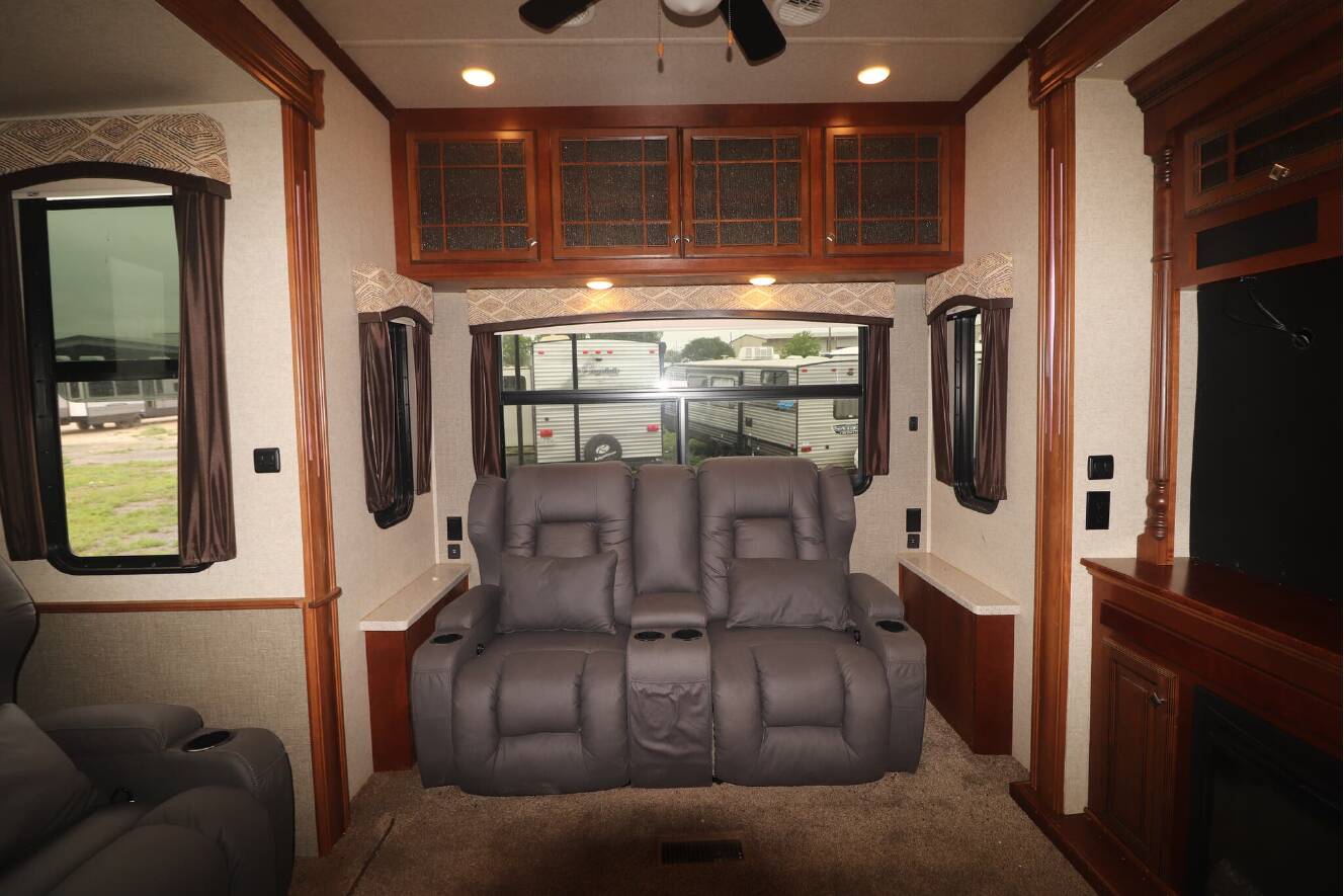 A photo of this 2018 Heartland BIGHORN 3575EL