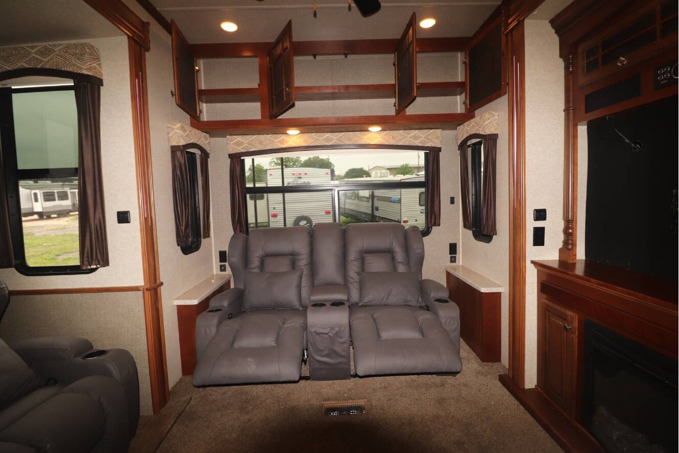 A photo of this 2018 Heartland BIGHORN 3575EL