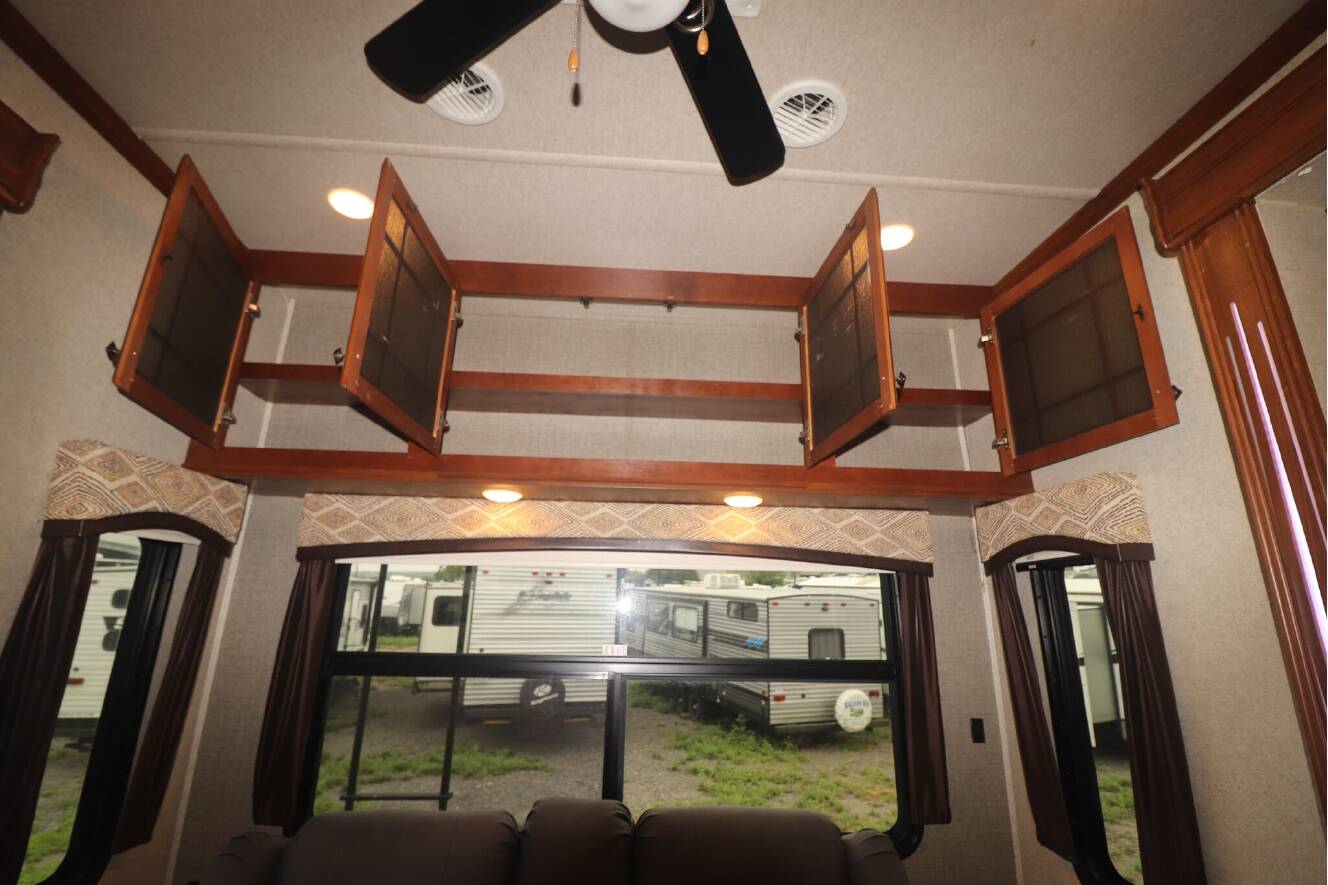 A photo of this 2018 Heartland BIGHORN 3575EL