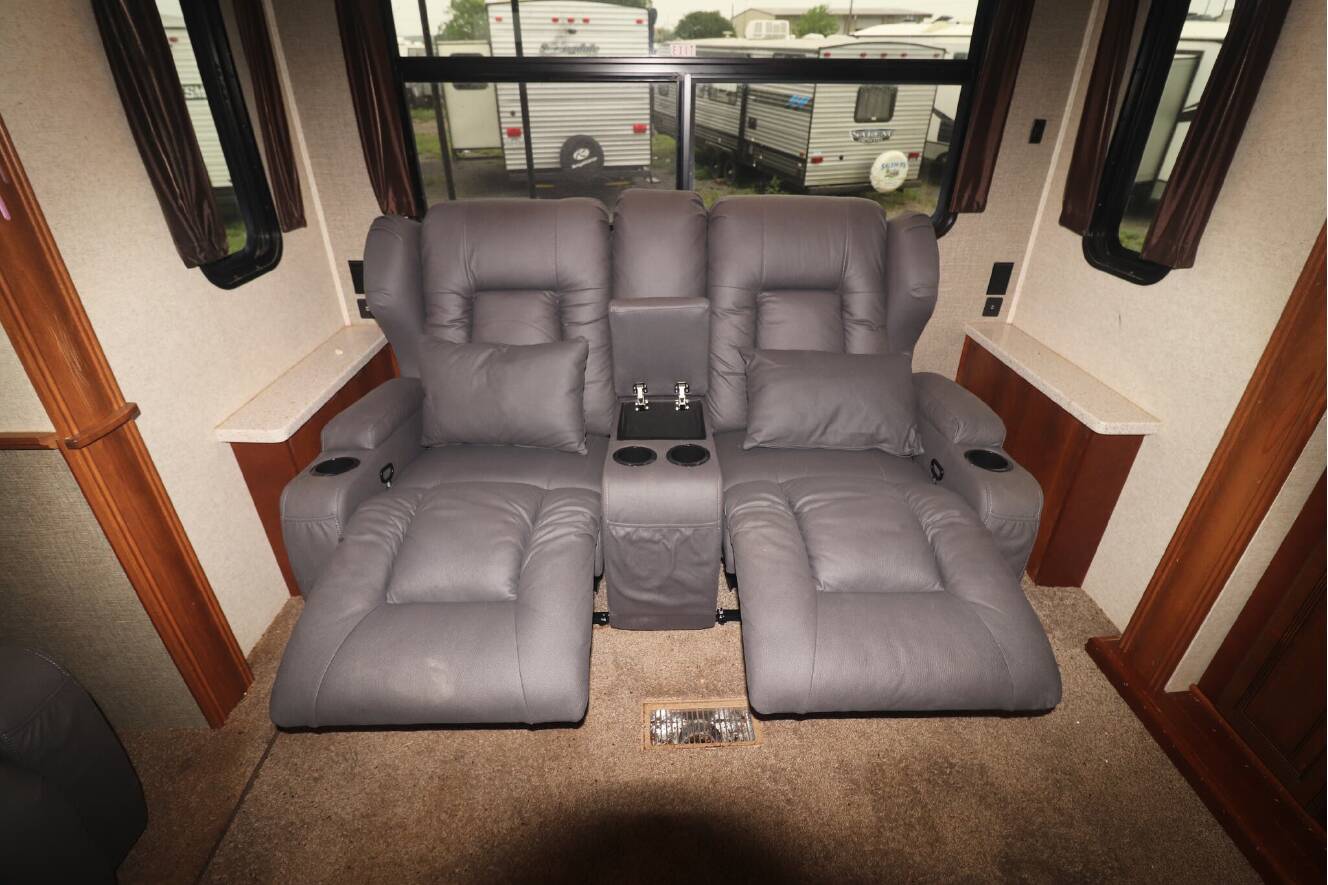A photo of this 2018 Heartland BIGHORN 3575EL