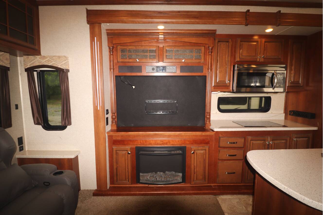 A photo of this 2018 Heartland BIGHORN 3575EL