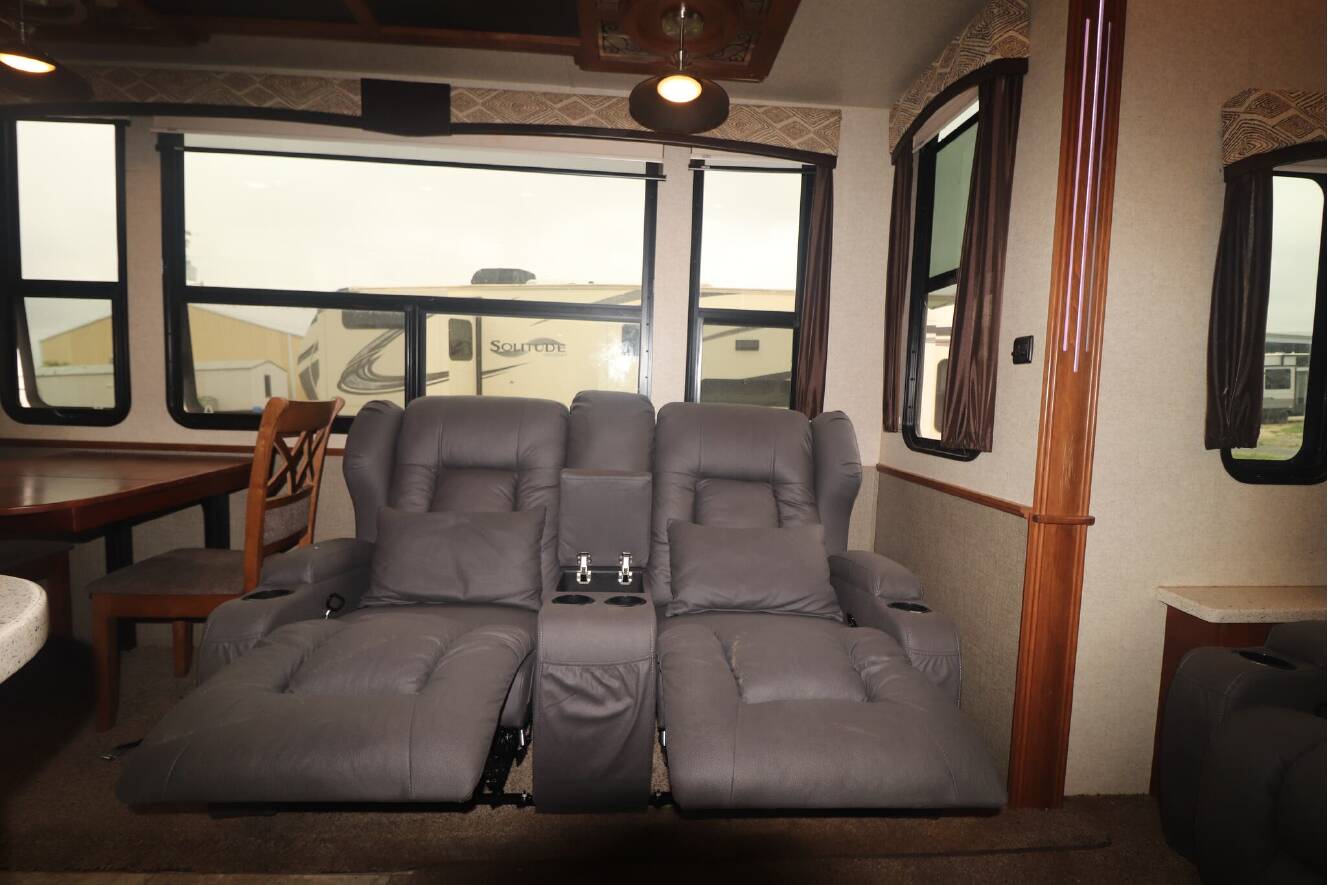 A photo of this 2018 Heartland BIGHORN 3575EL
