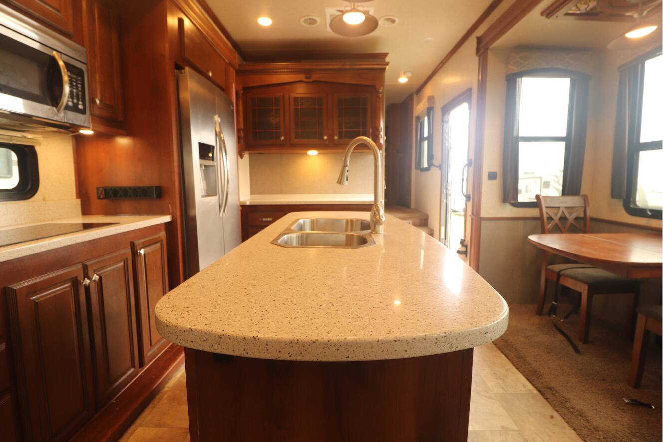 A photo of this 2018 Heartland BIGHORN 3575EL