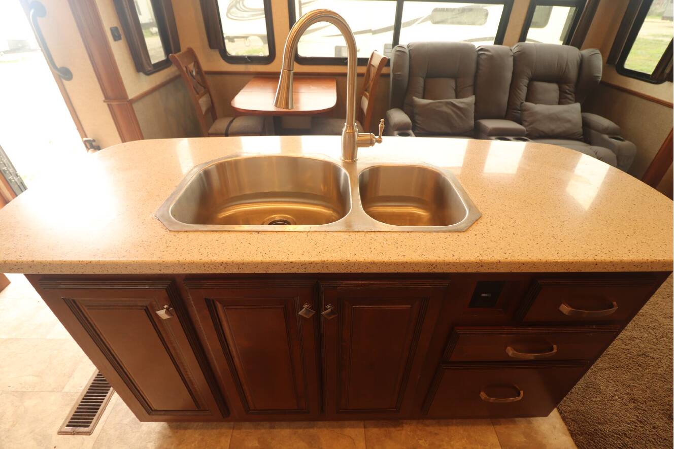 A photo of this 2018 Heartland BIGHORN 3575EL