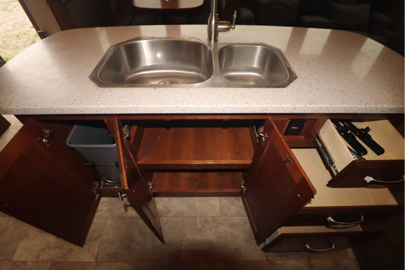 A photo of this 2018 Heartland BIGHORN 3575EL