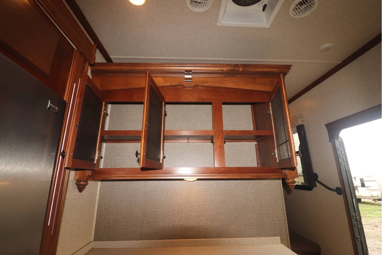 A photo of this 2018 Heartland BIGHORN 3575EL