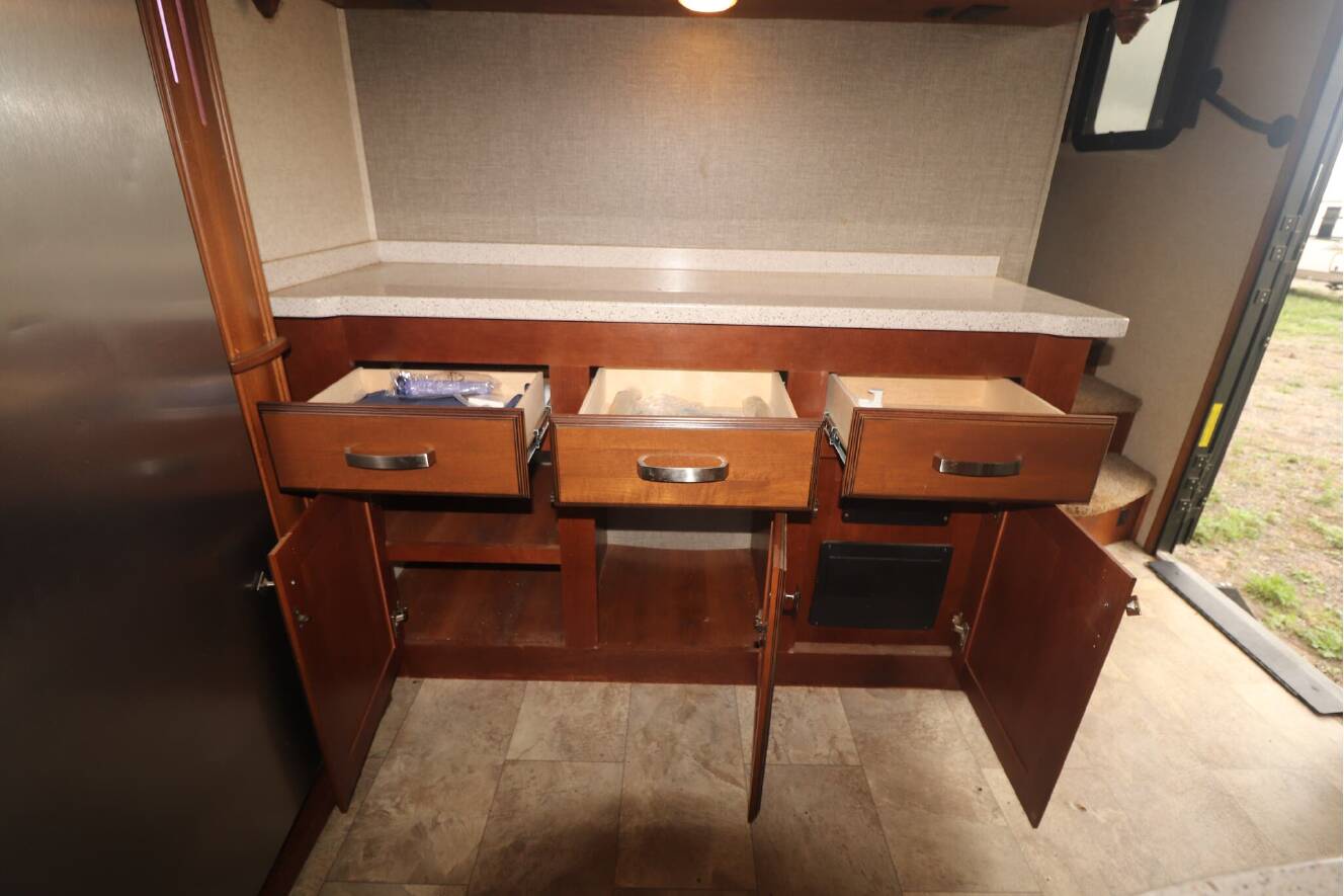 A photo of this 2018 Heartland BIGHORN 3575EL