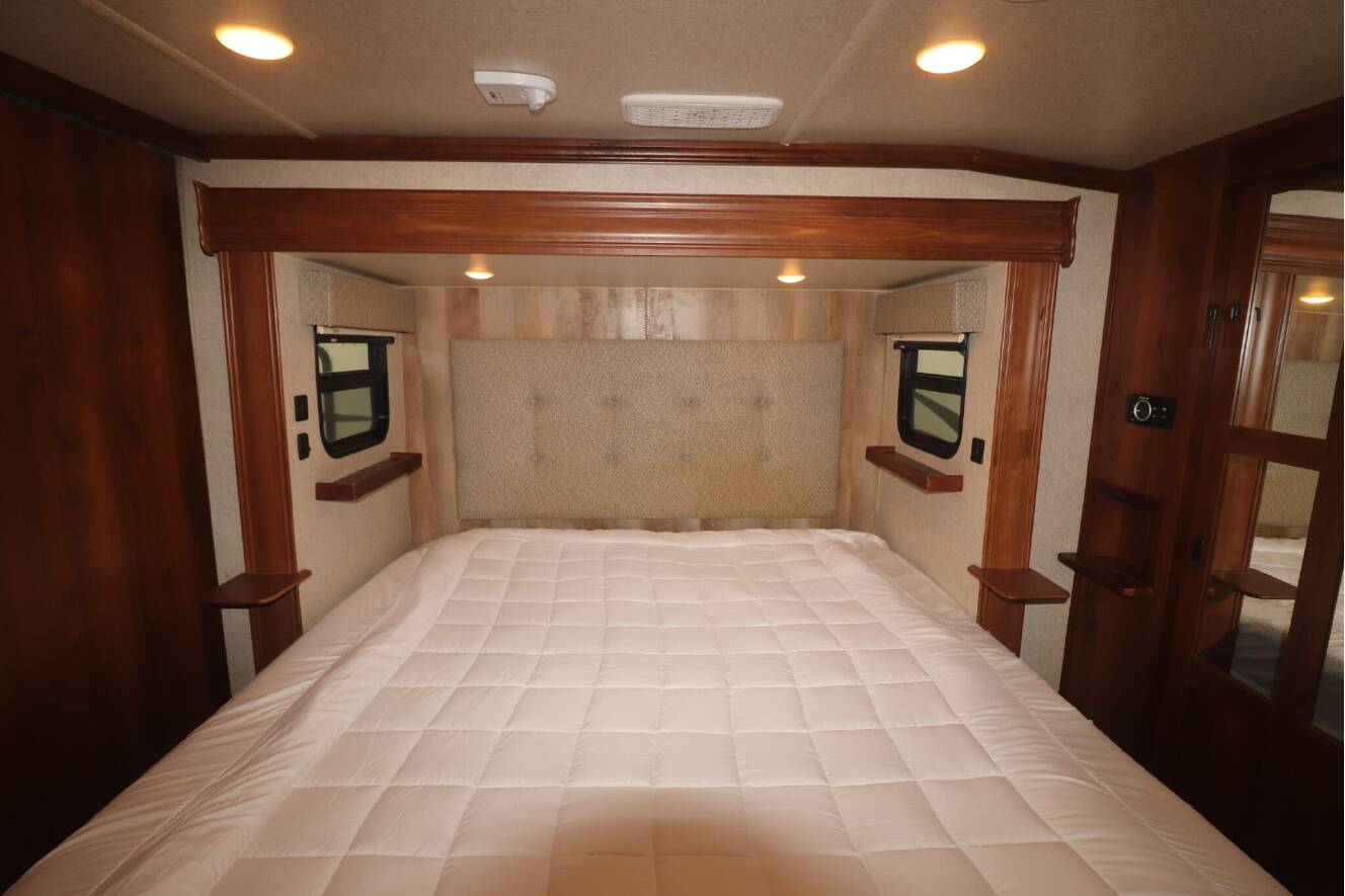 A photo of this 2018 Heartland BIGHORN 3575EL