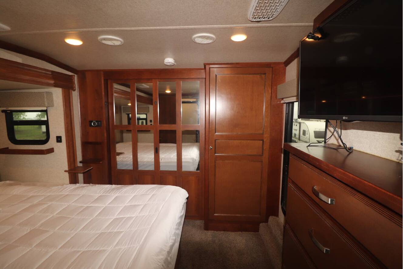 A photo of this 2018 Heartland BIGHORN 3575EL