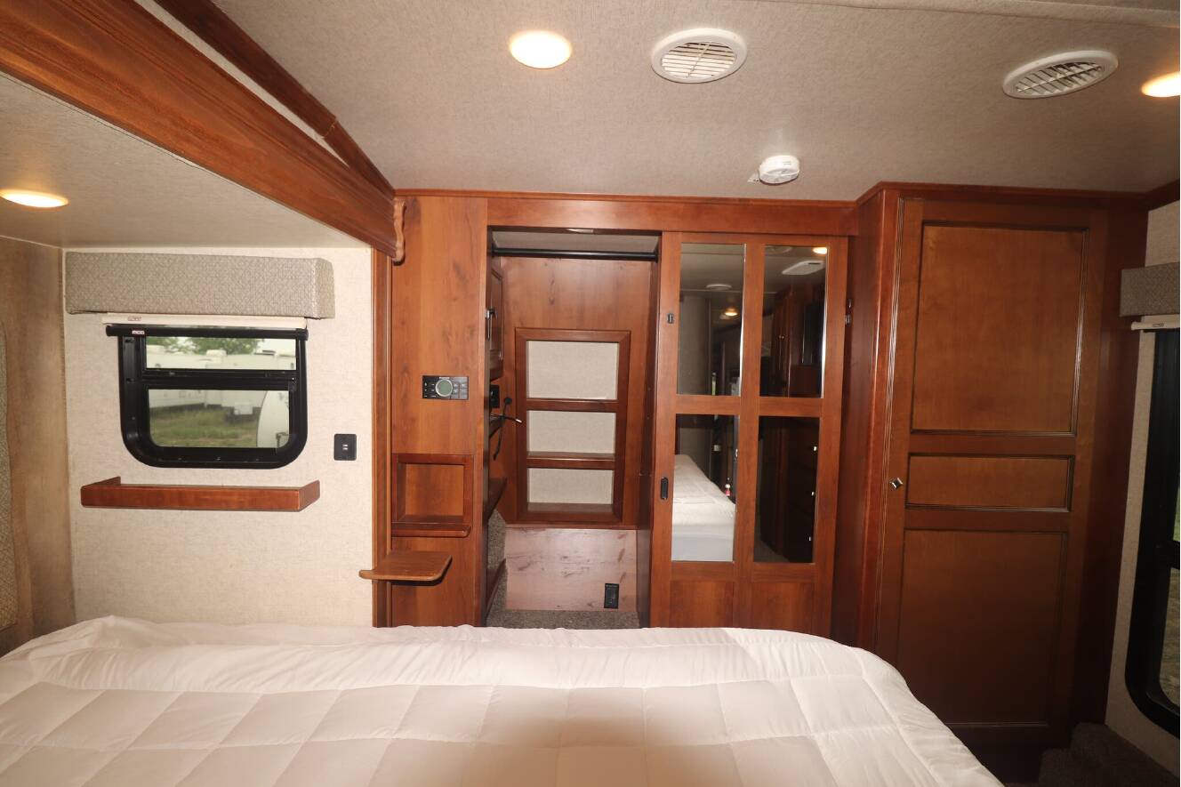 A photo of this 2018 Heartland BIGHORN 3575EL