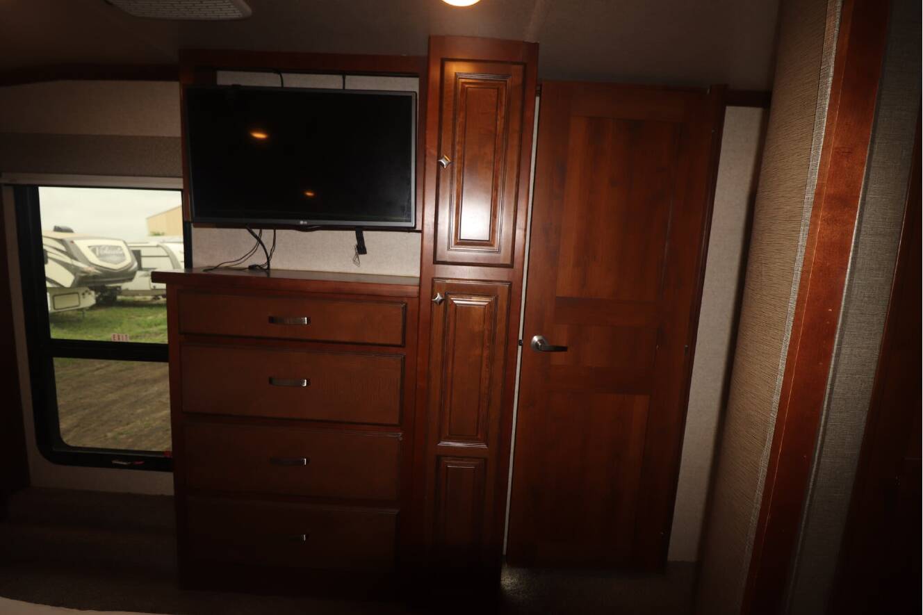 A photo of this 2018 Heartland BIGHORN 3575EL
