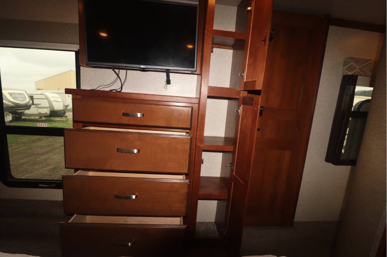 A photo of this 2018 Heartland BIGHORN 3575EL