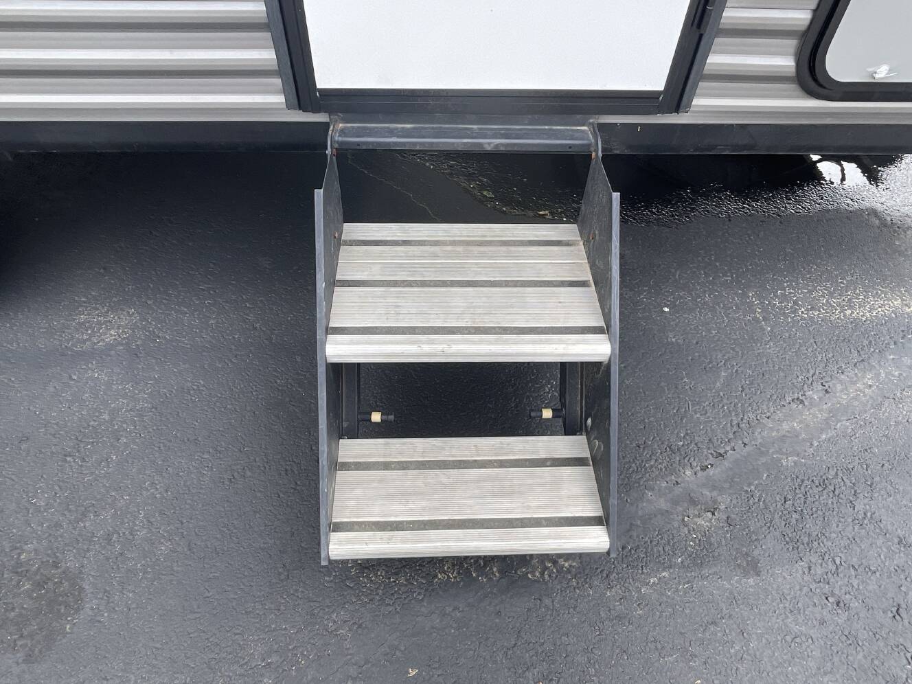 A photo of this 2024 Jayco JAY FLIGHT SLX 184BS