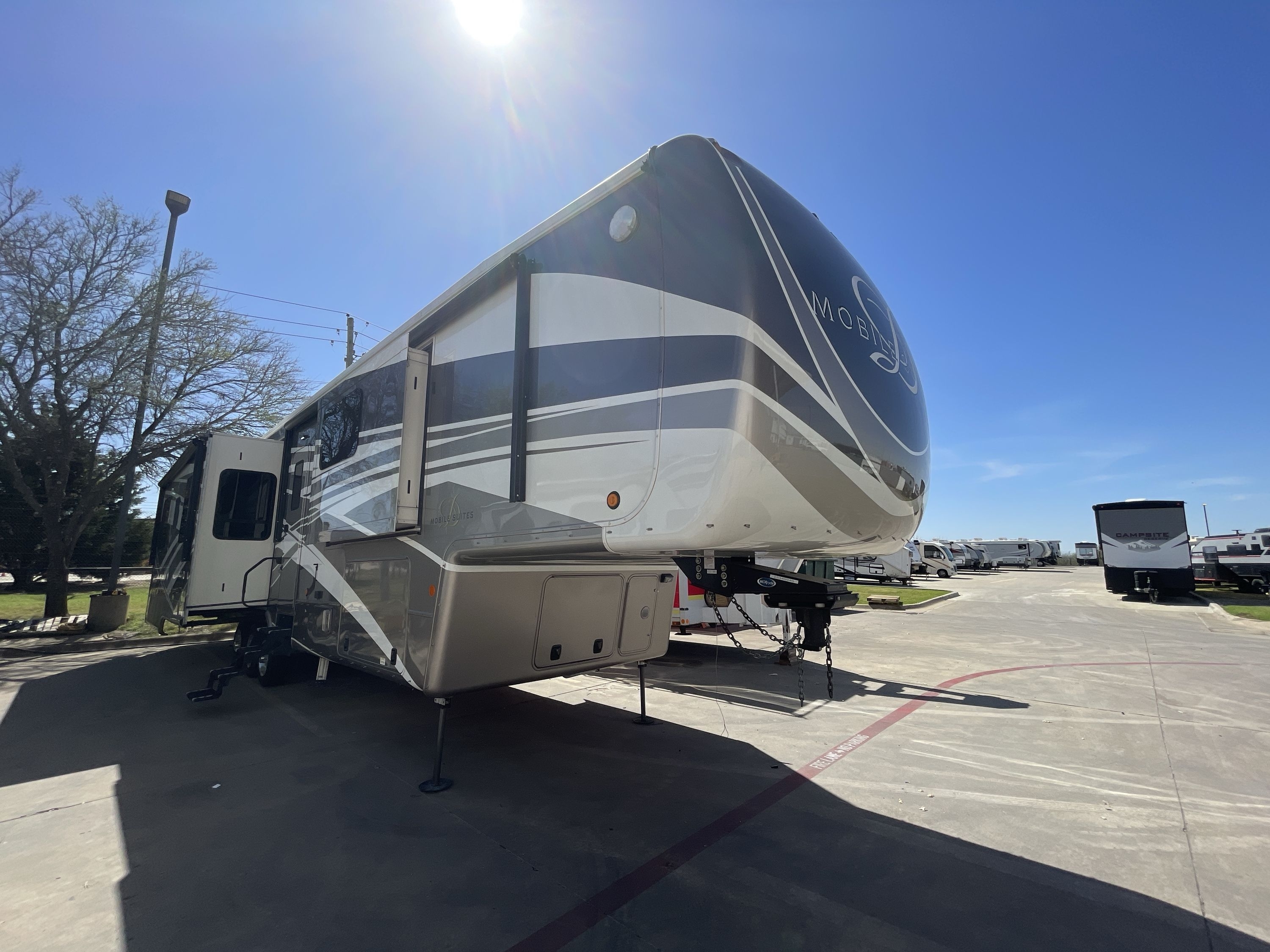 2019 DRV LUXURY SUITES MOBILE SUITES SANTE FE RV