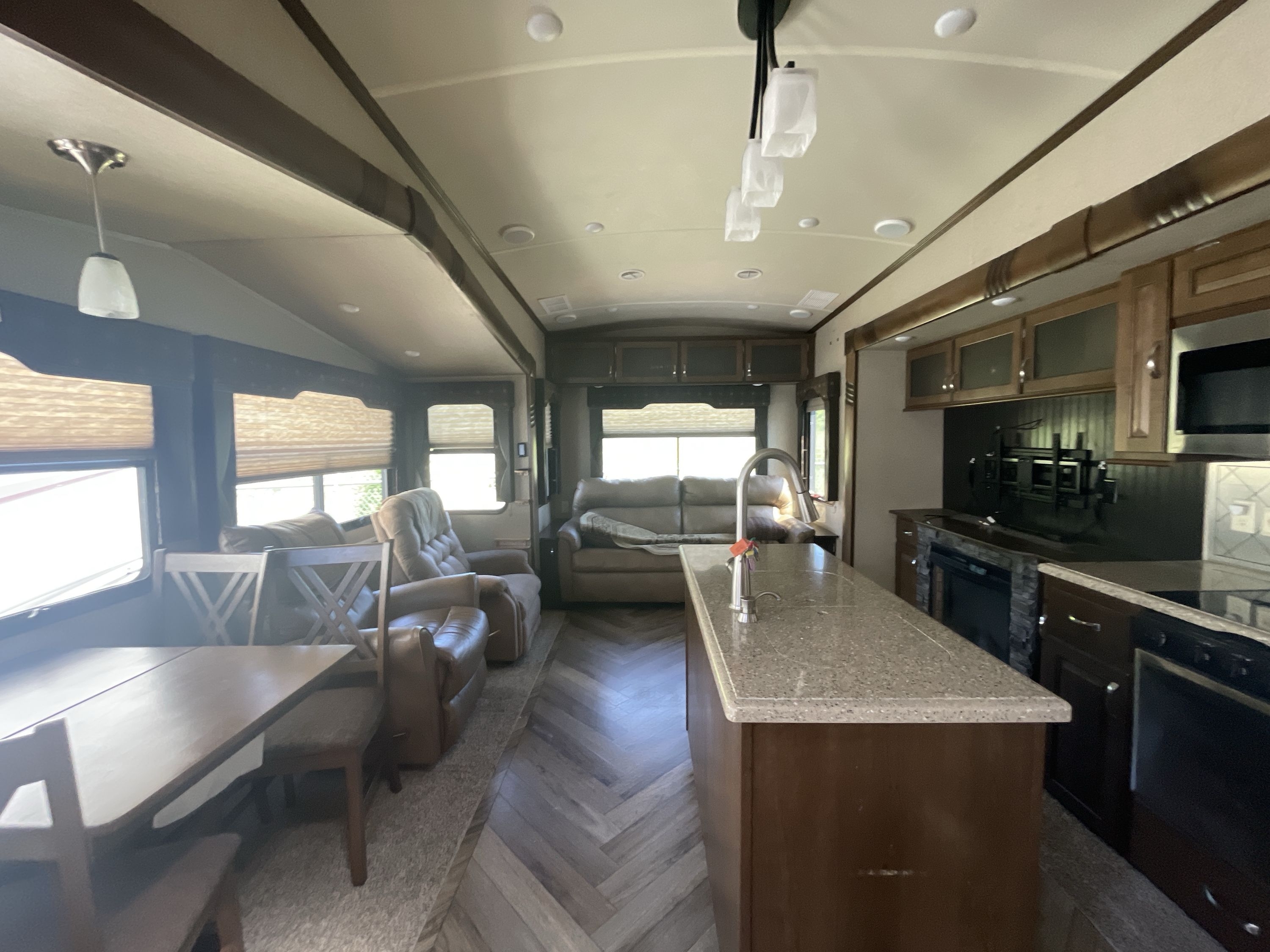 2016 Forest River CEDAR CREEK SILVERBACK 33IK in spartanburg SC