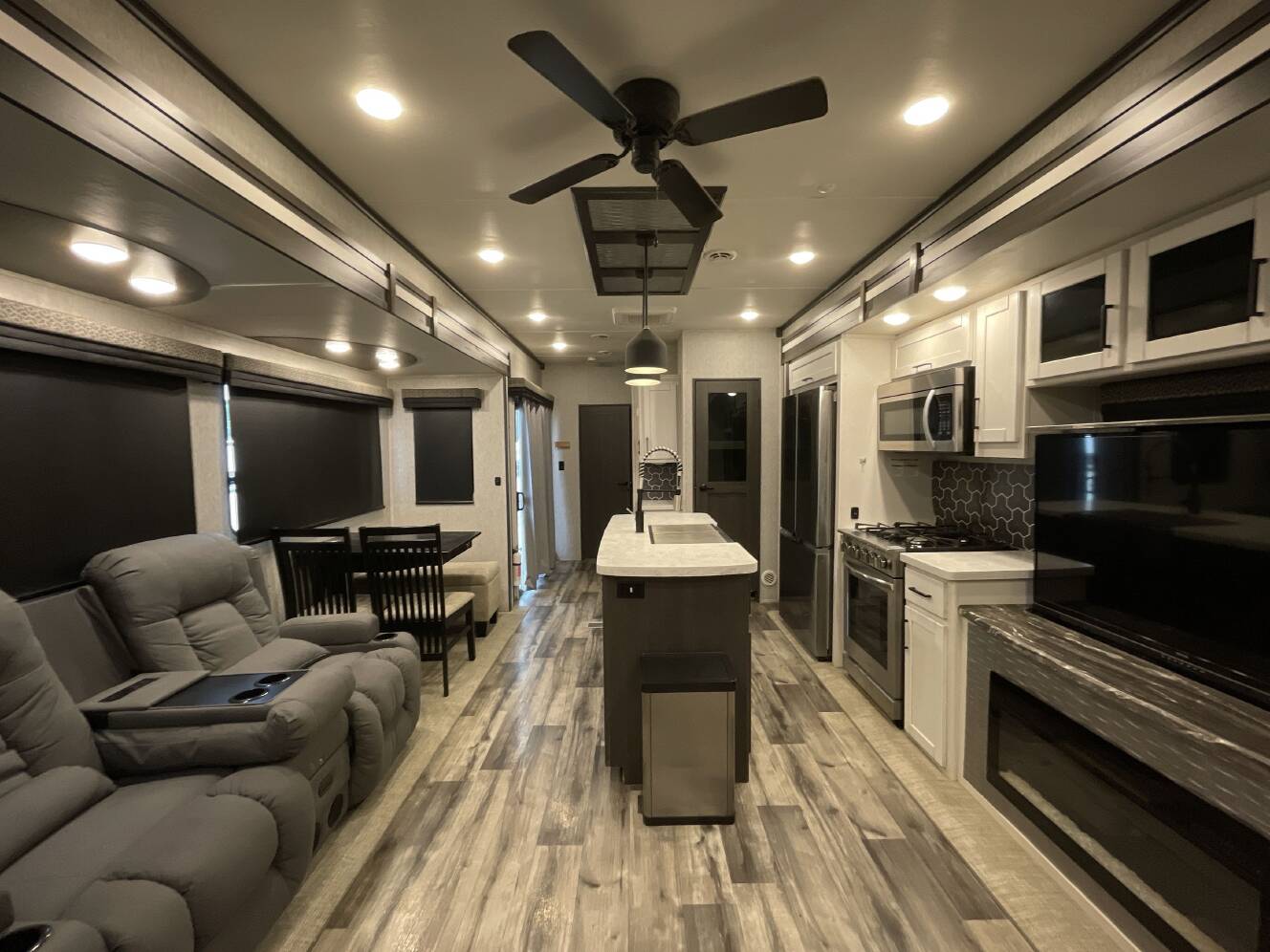 A photo of this 2024 Crossroads HAMPTON 372FDB