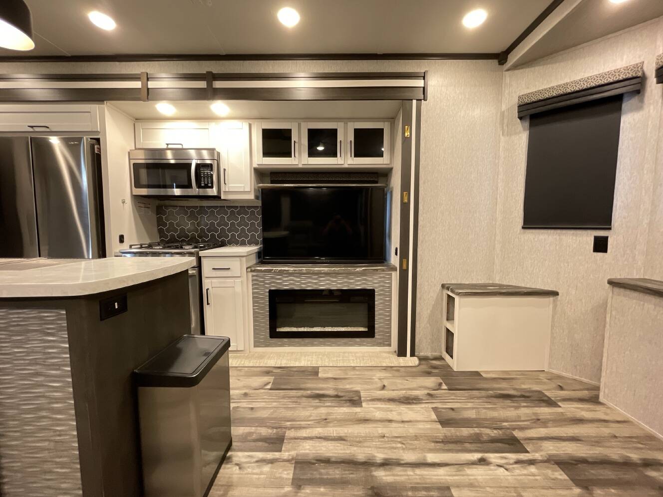 A photo of this 2024 Crossroads HAMPTON 372FDB