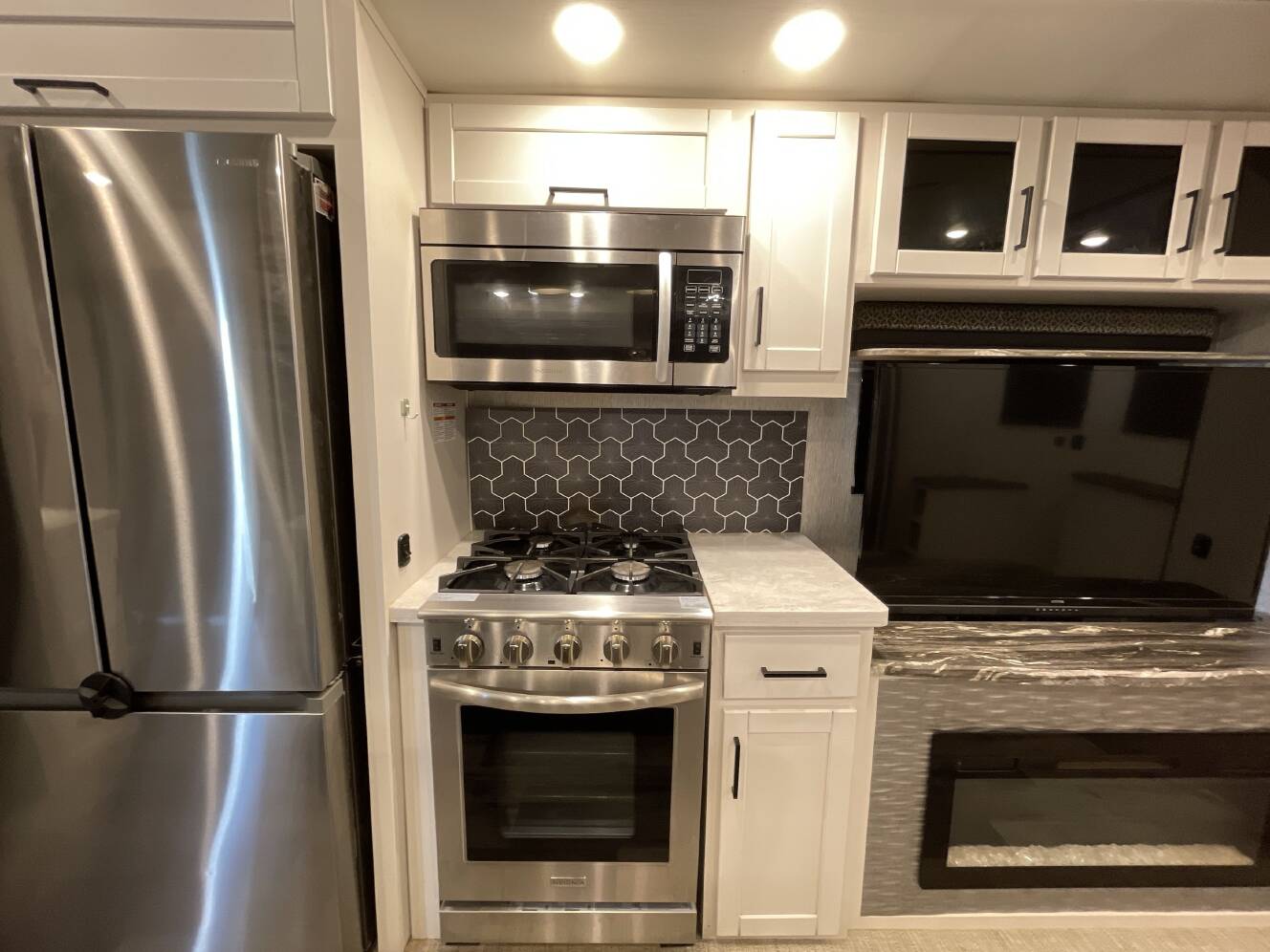 A photo of this 2024 Crossroads HAMPTON 372FDB
