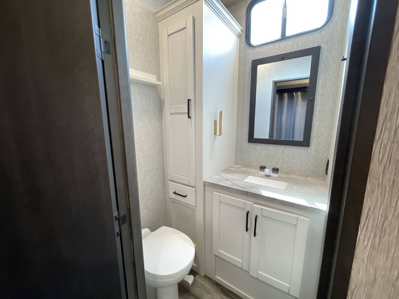 A photo of this 2024 Crossroads HAMPTON 372FDB