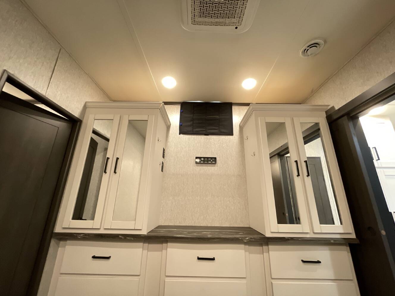 A photo of this 2024 Crossroads HAMPTON 372FDB