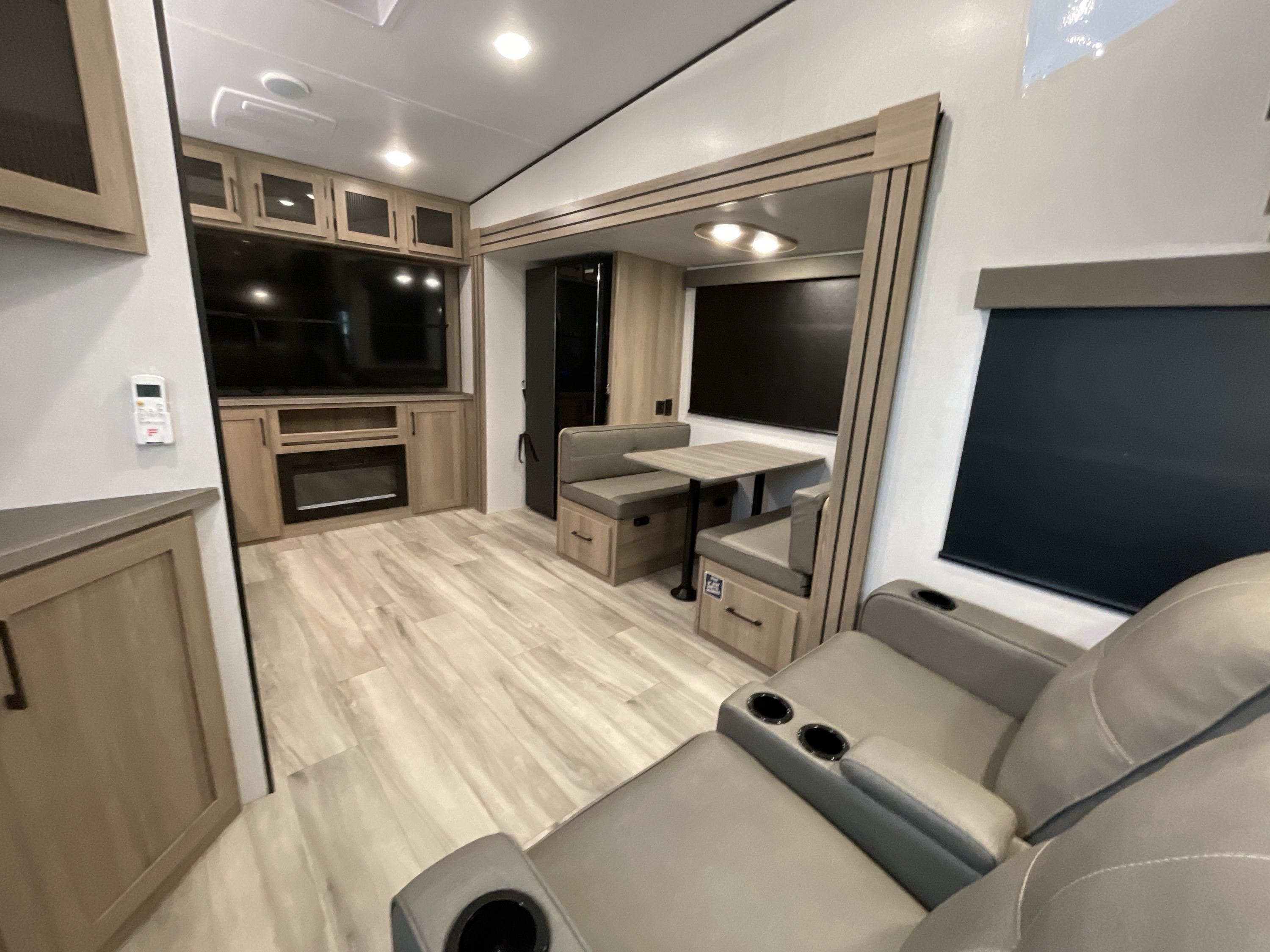 2026 Keystone COLEMAN LEGACY 2400REX in grain valley MO
