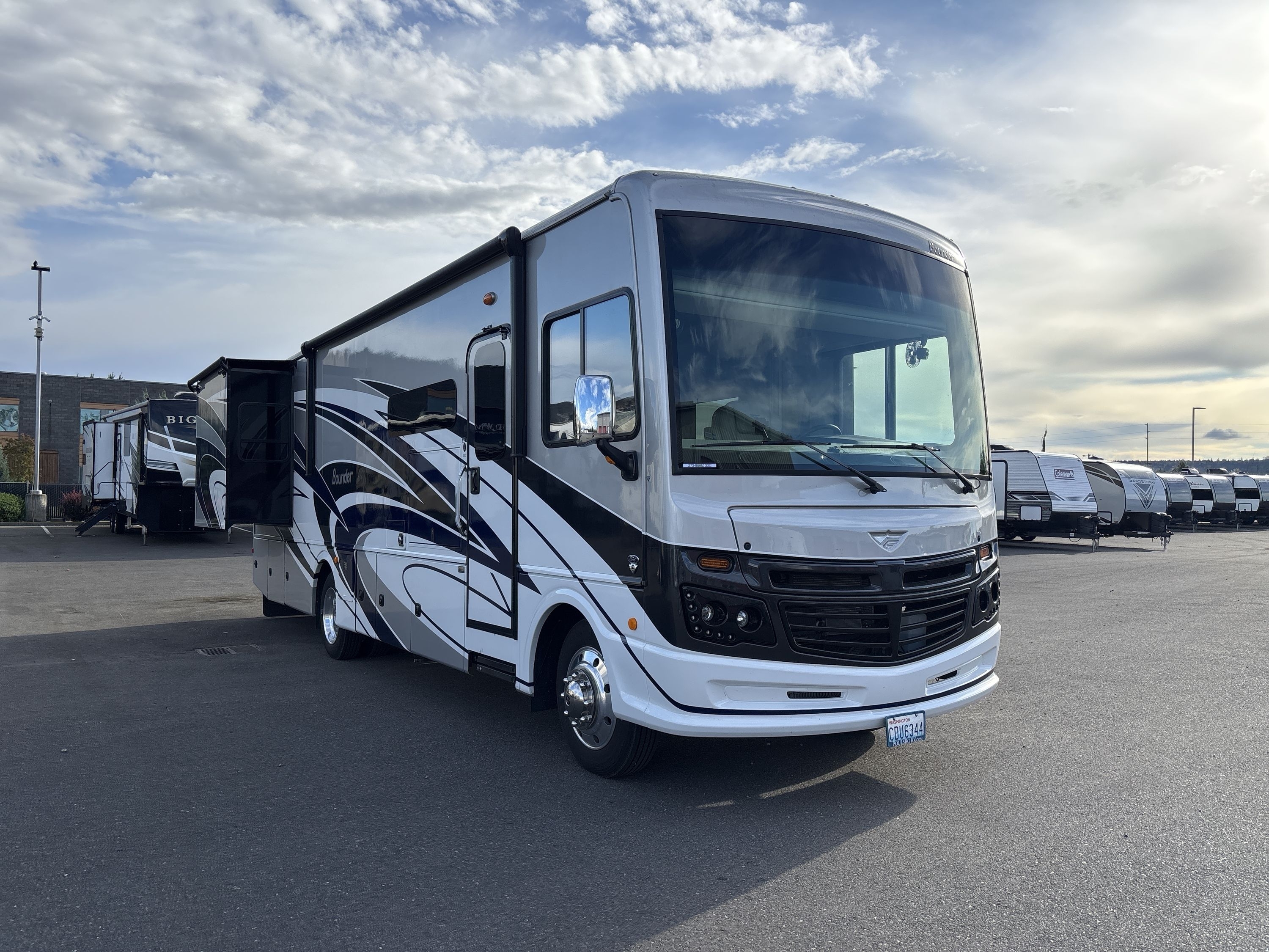2022 Fleetwood BOUNDER 33C in marysville WA