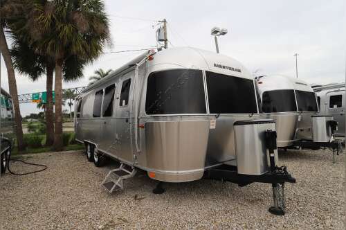 2022 Airstream Flying Cloud 28RB in ft. myers FL