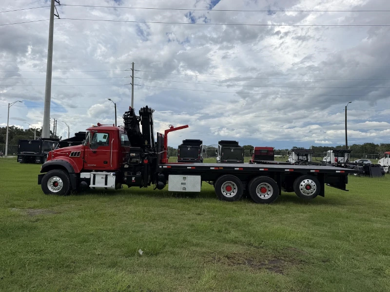 2017 MACK GU713
