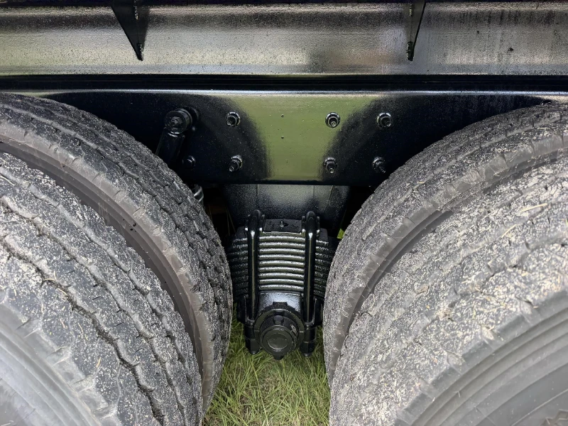 2017 MACK GU713