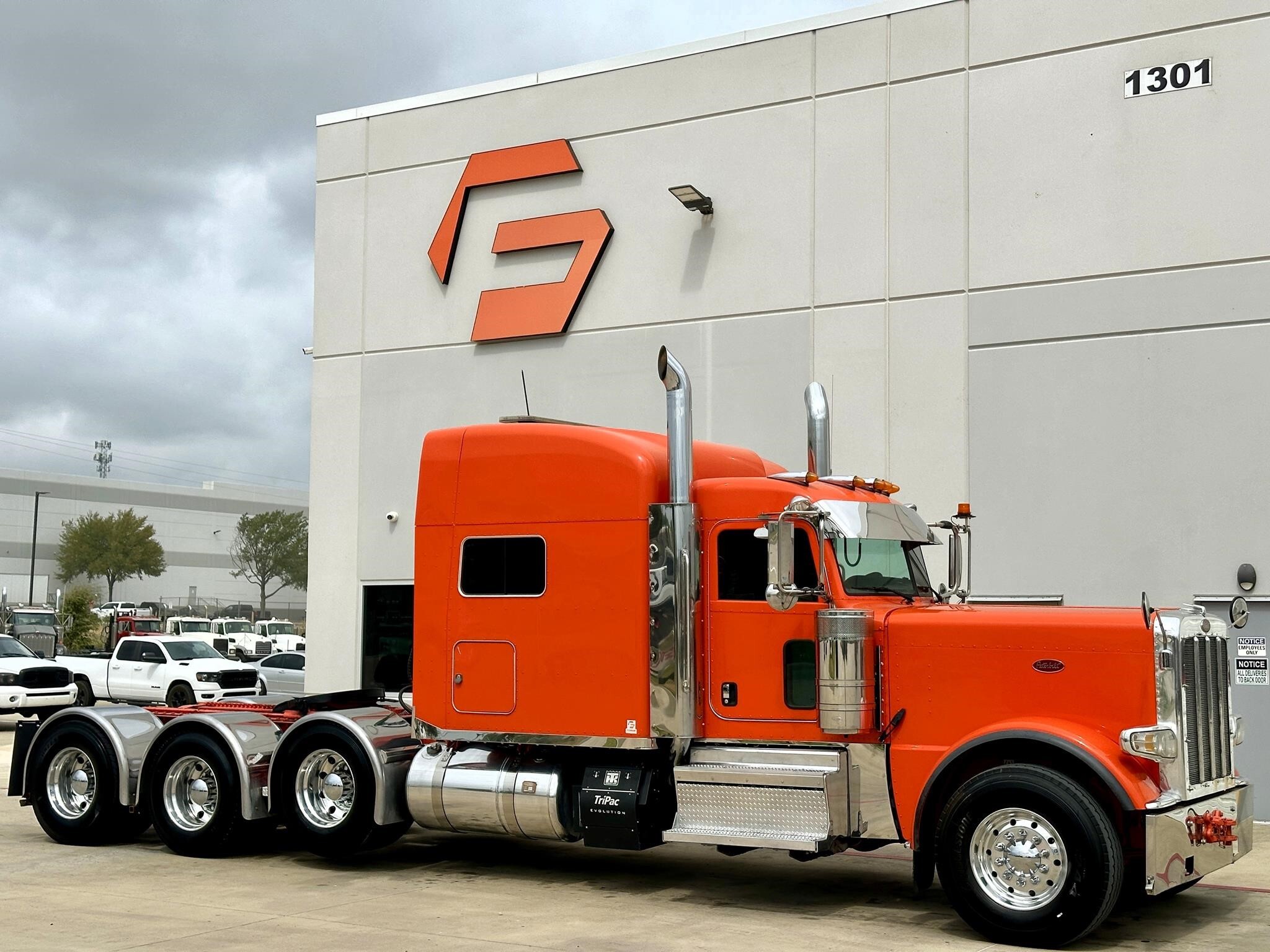 2020 PETERBILT 389 in Hutchins, TX