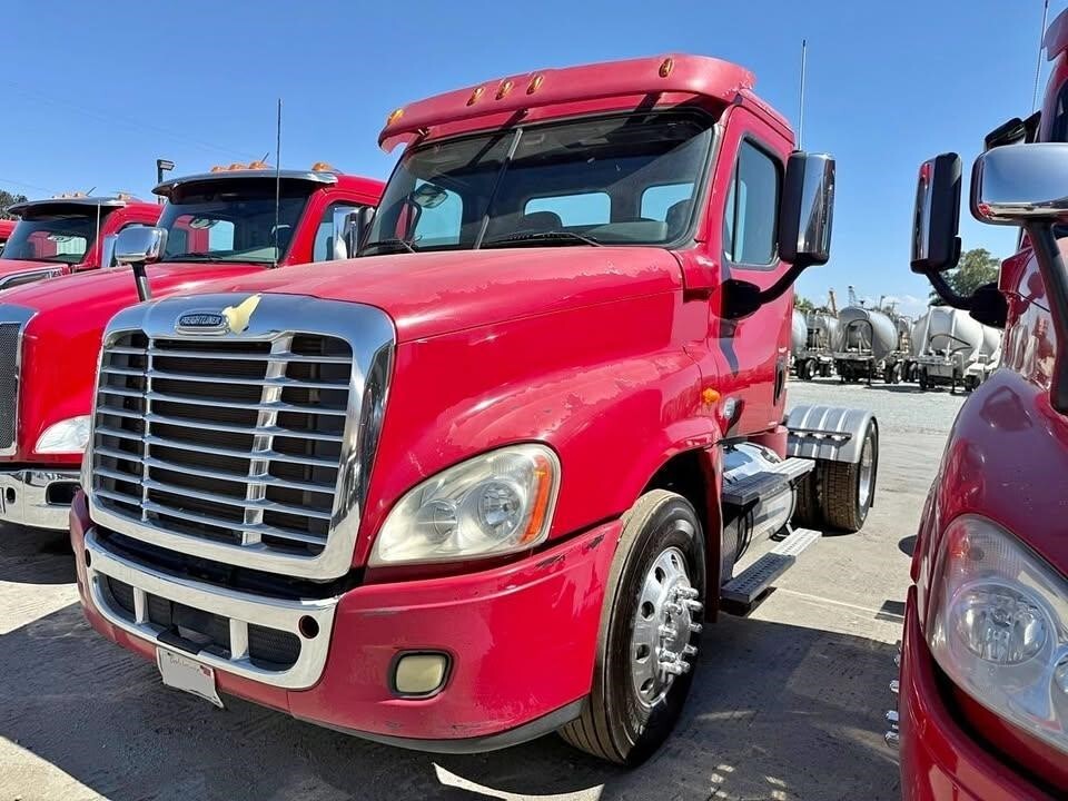 2013 FREIGHTLINER CASCADIA 125 in Santa Rosa, CA