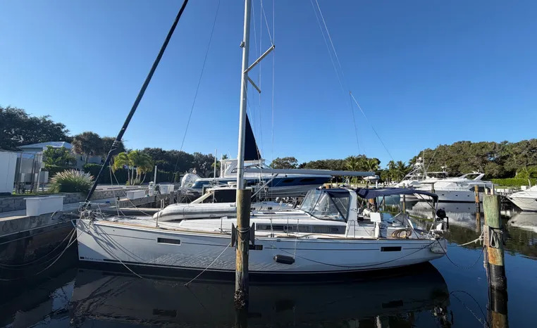 2016 Beneteau Oceanis 45 boat