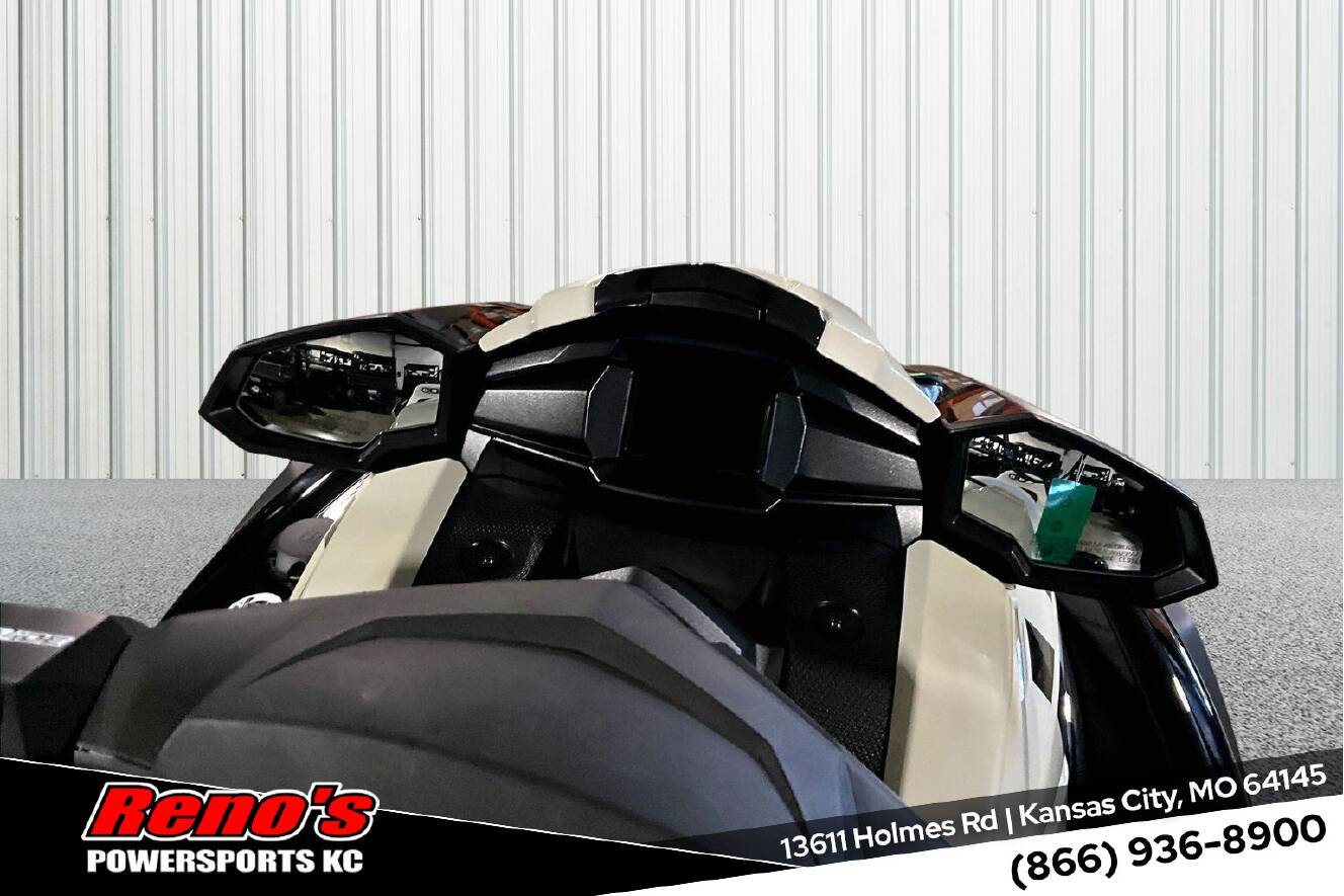 A photo of this 2026 Yamaha Waverunner Vx