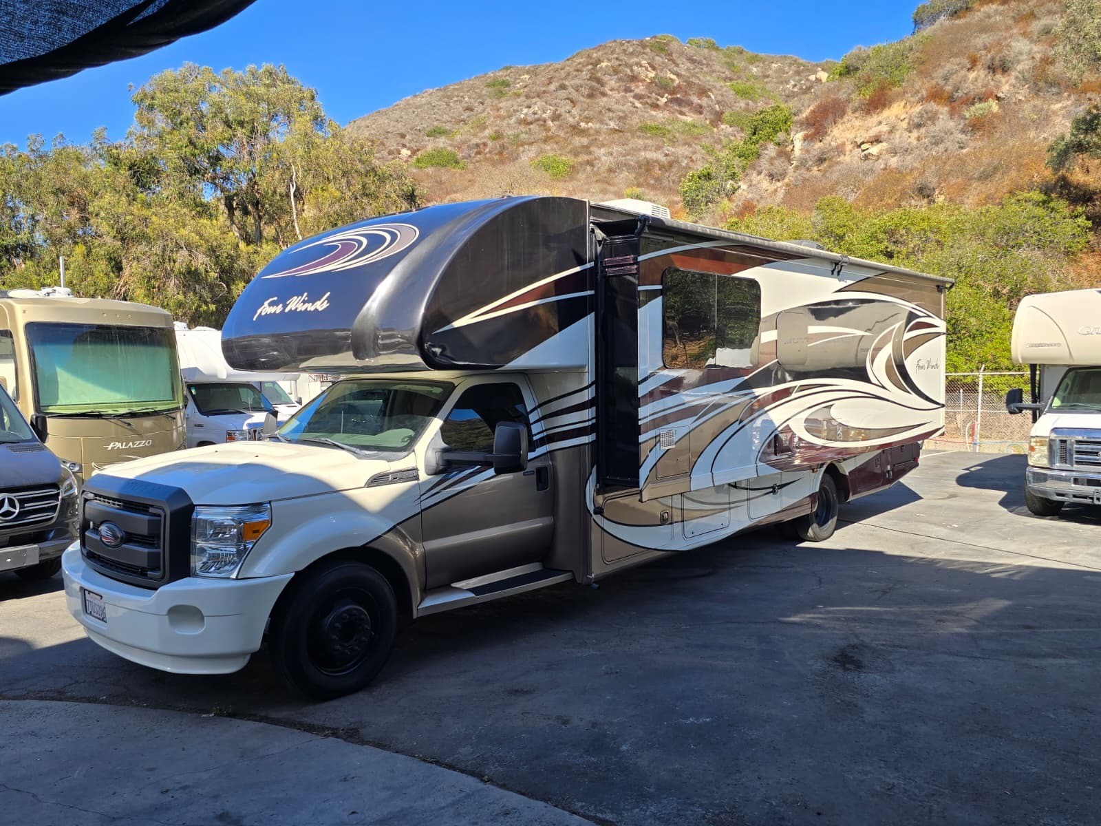 2016 Thor Motor Coach FOUR WINDS 33SW in laguna beach CA