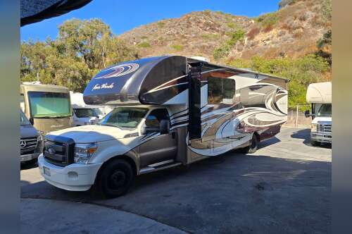2016 Thor Motor Coach FOUR WINDS 33SW in laguna beach CA