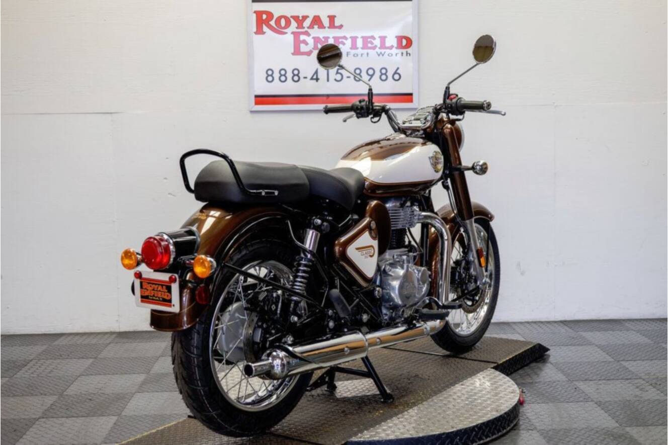 A photo of this 2027 Royal Enfield CLASSIC 350 ABS