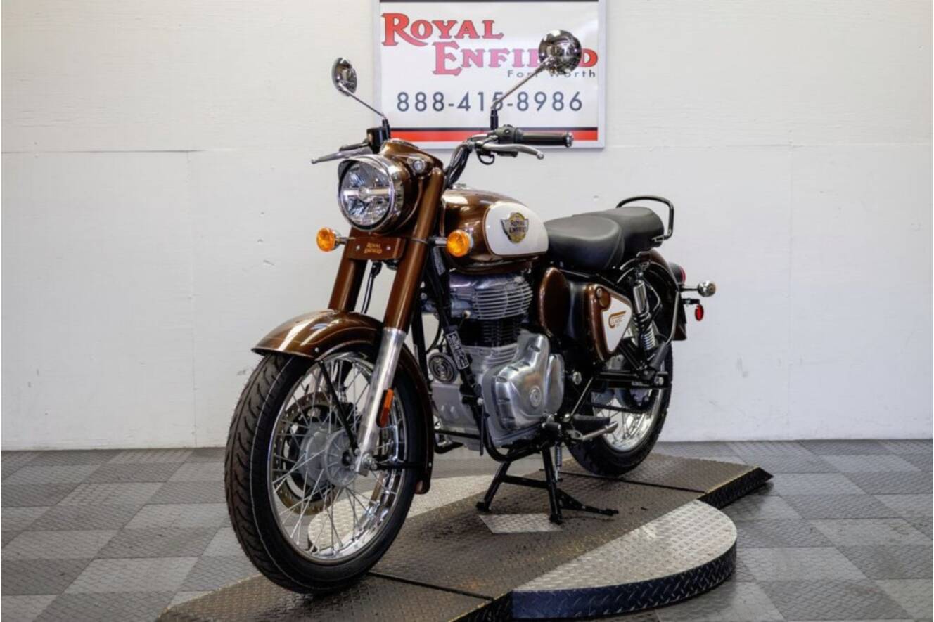 A photo of this 2027 Royal Enfield CLASSIC 350 ABS