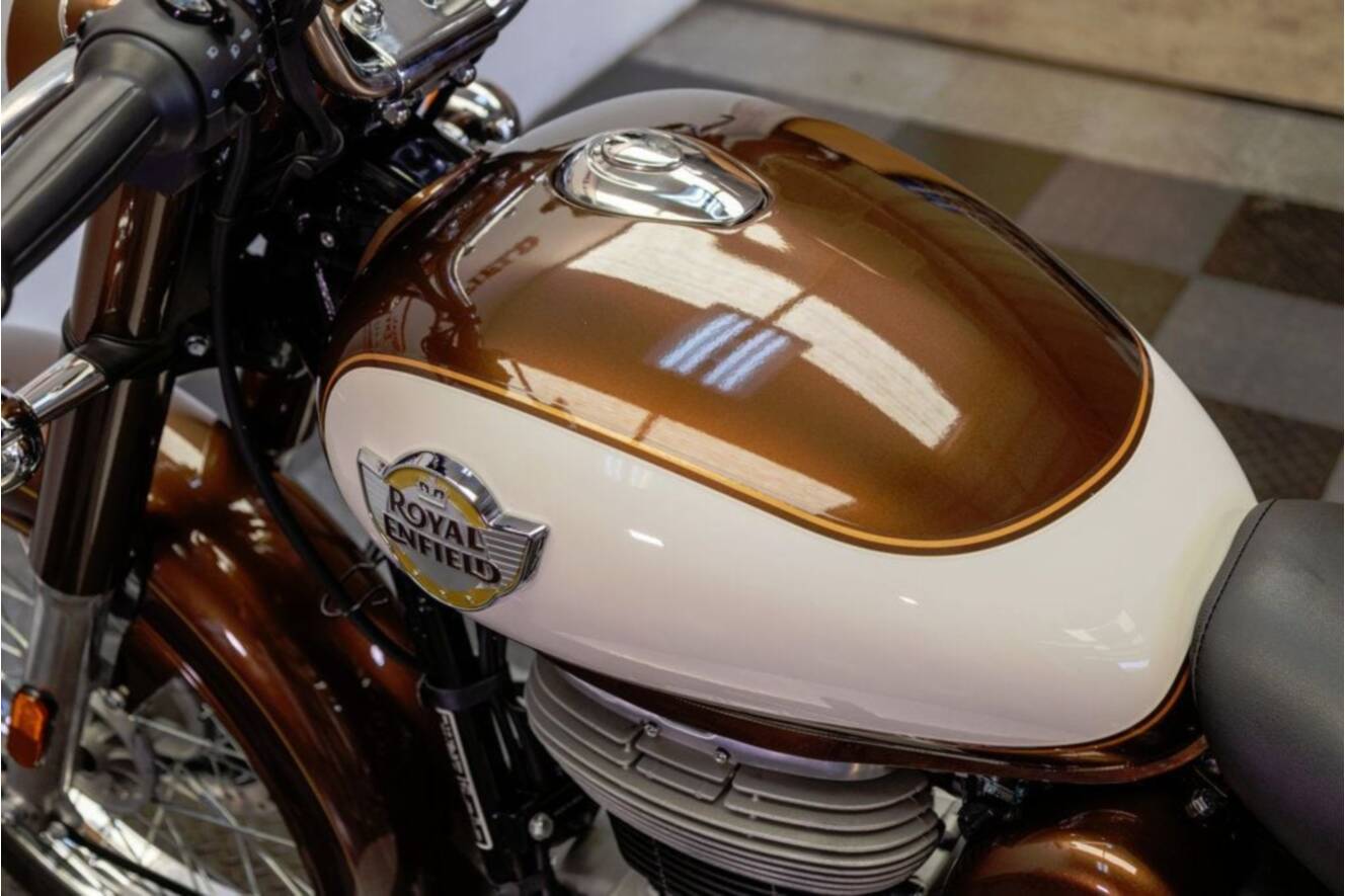 A photo of this 2027 Royal Enfield CLASSIC 350 ABS