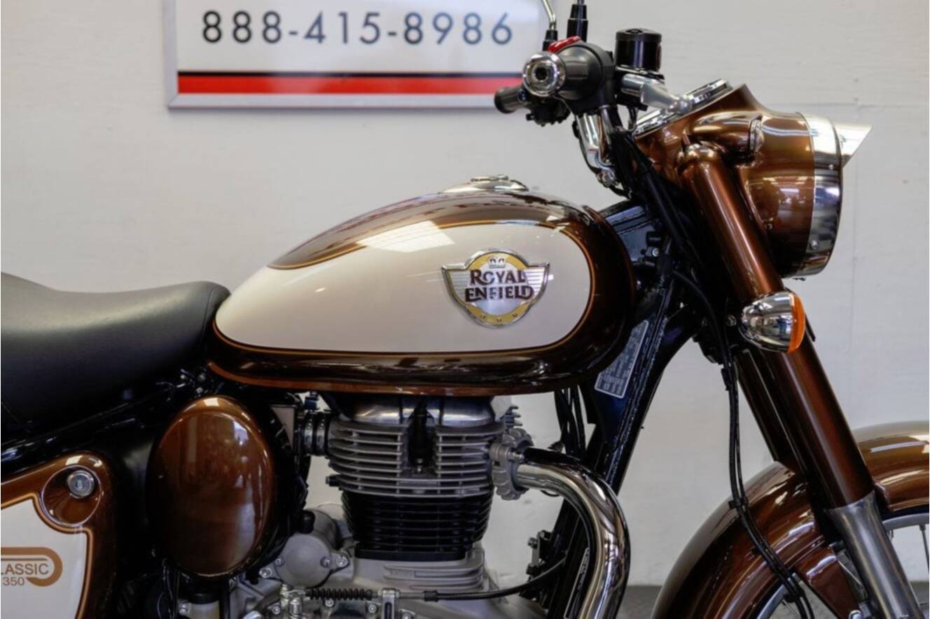 A photo of this 2027 Royal Enfield CLASSIC 350 ABS