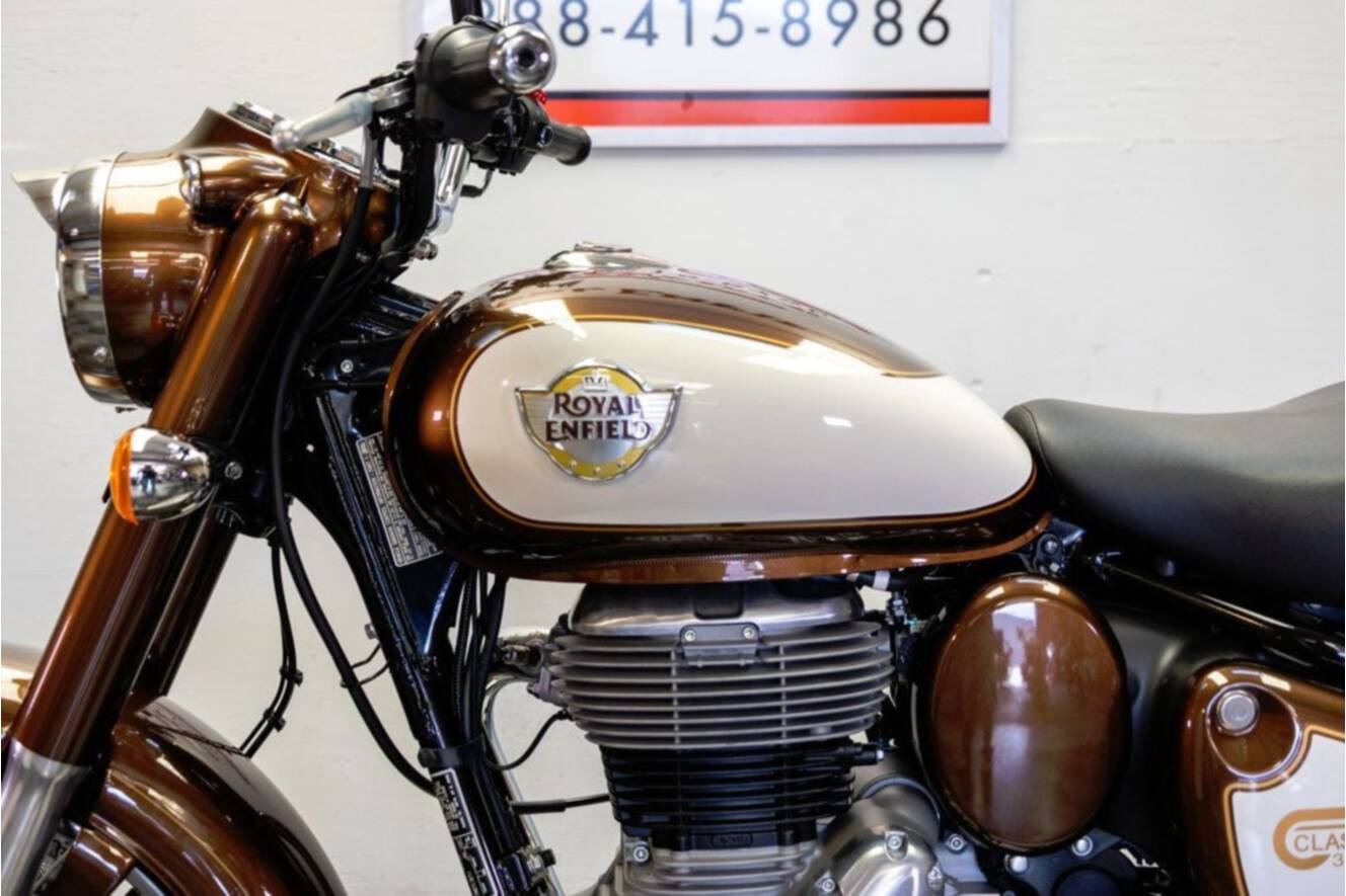 A photo of this 2027 Royal Enfield CLASSIC 350 ABS