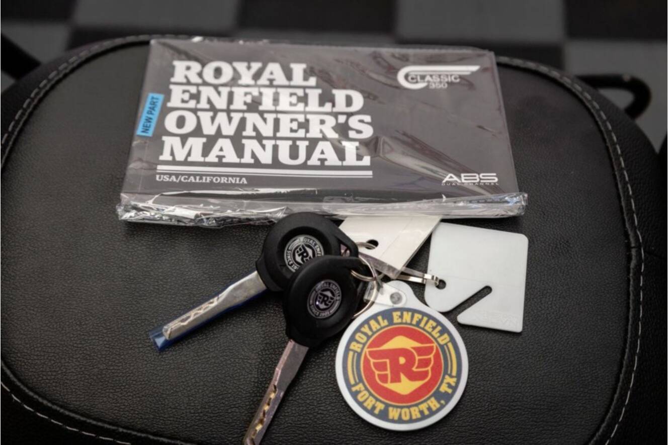 A photo of this 2027 Royal Enfield CLASSIC 350 ABS