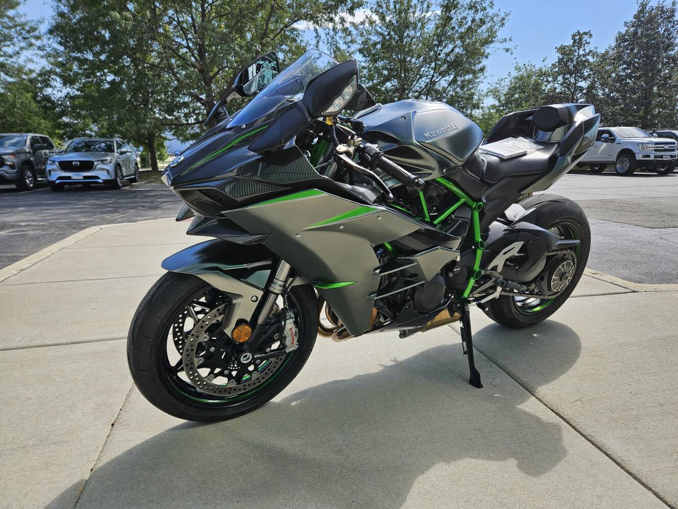 A photo of this 2025 Kawasaki Ninja H2® Carbon ABS