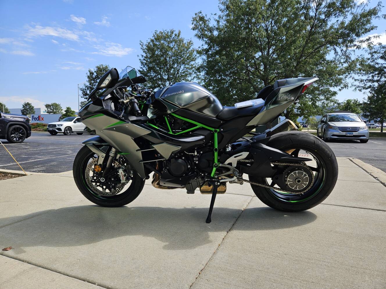 A photo of this 2025 Kawasaki Ninja H2® Carbon ABS