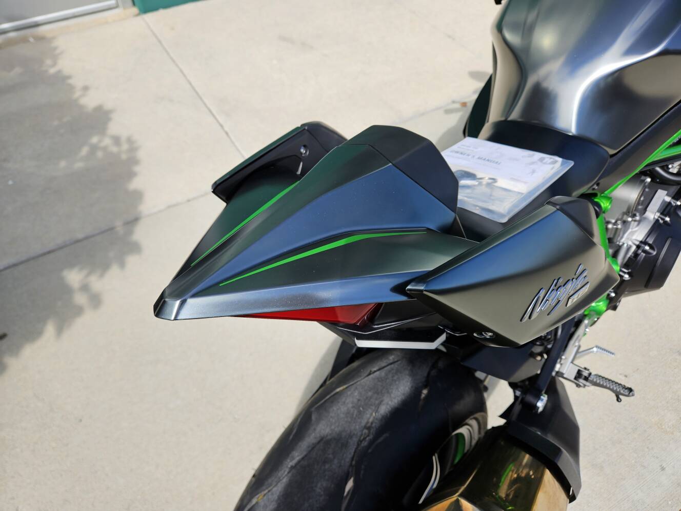 A photo of this 2025 Kawasaki Ninja H2® Carbon ABS