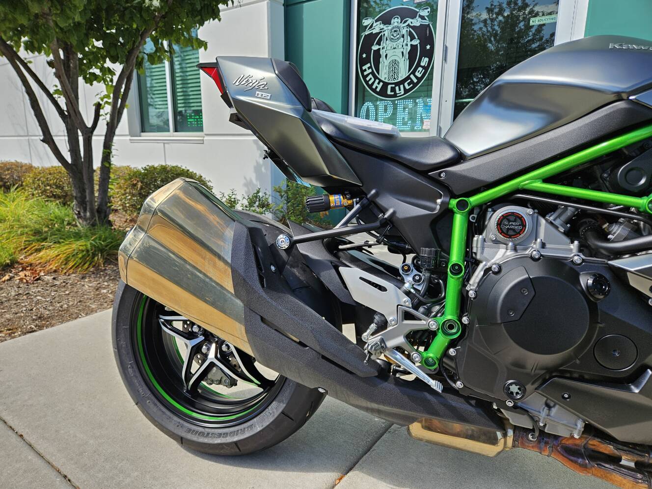 A photo of this 2025 Kawasaki Ninja H2® Carbon ABS