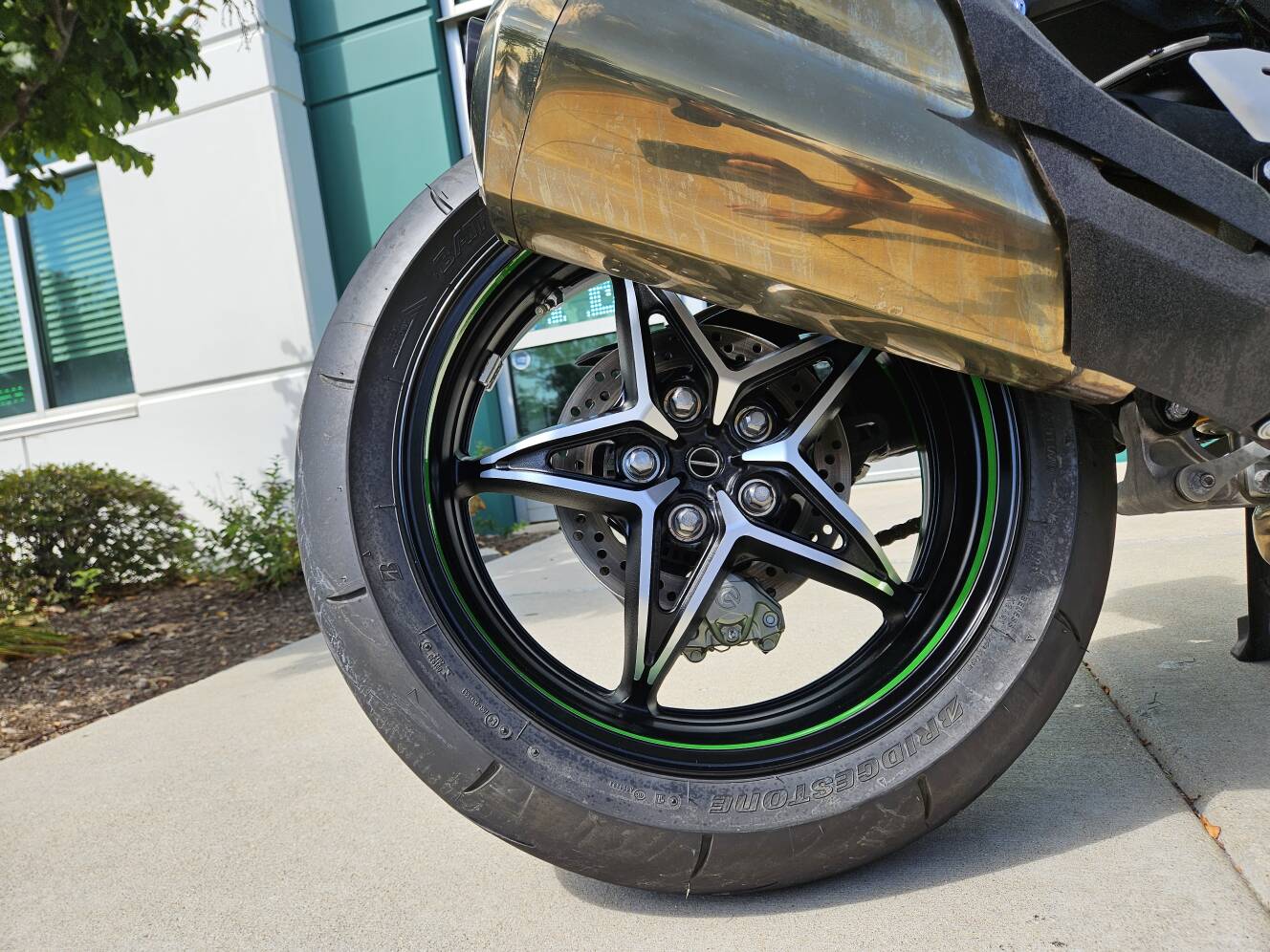 A photo of this 2025 Kawasaki Ninja H2® Carbon ABS