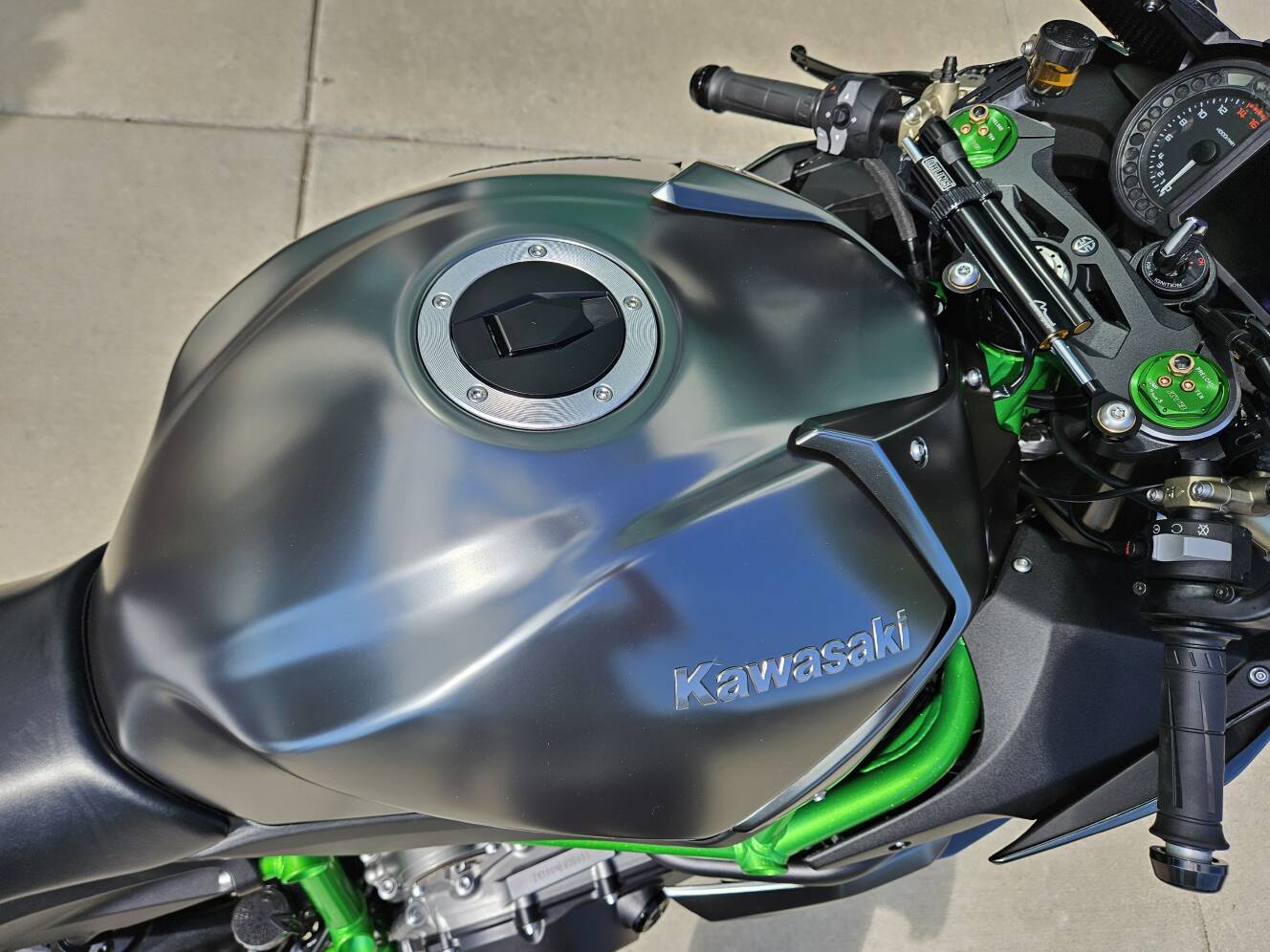 A photo of this 2025 Kawasaki Ninja H2® Carbon ABS